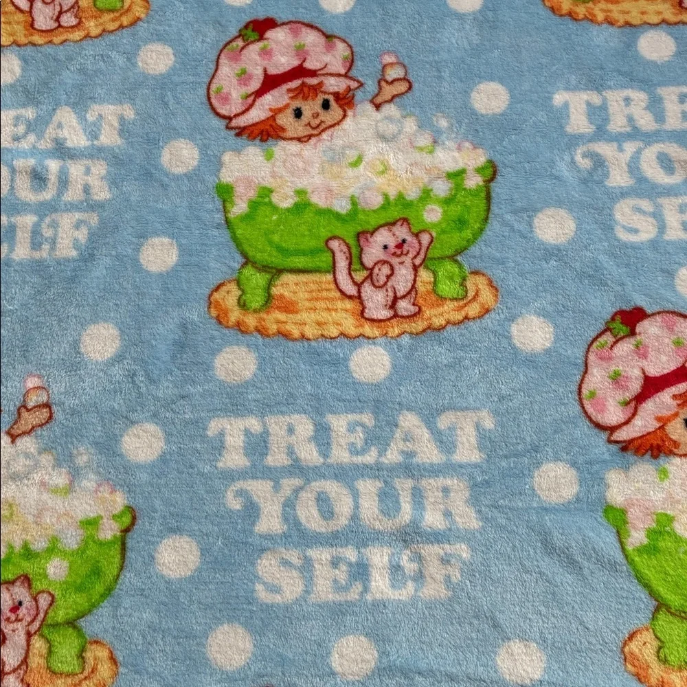 Strawberry Shortcake “Treat Yourself” 40” x 50” Travel Blanket Bubble‎ bath Cats